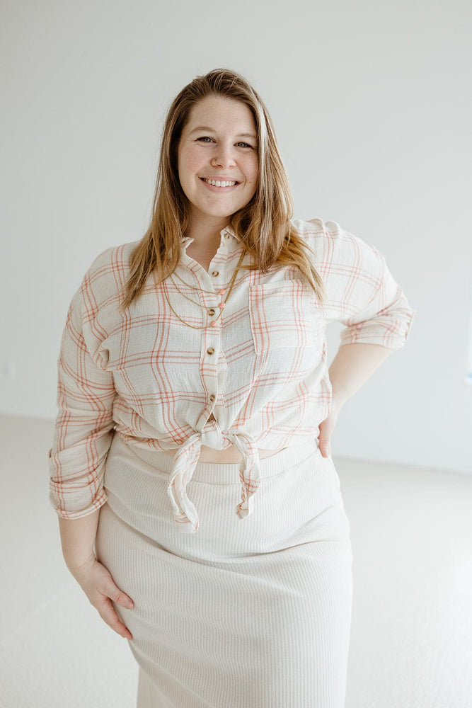 PLAID BUTTON-UP BLOUSE WITH TIE IN OFF WHITE AND CORAL