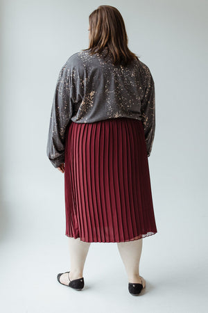 PLEATED MIDI LENGTH CHIFFON SKIRT IN BURGUNDY