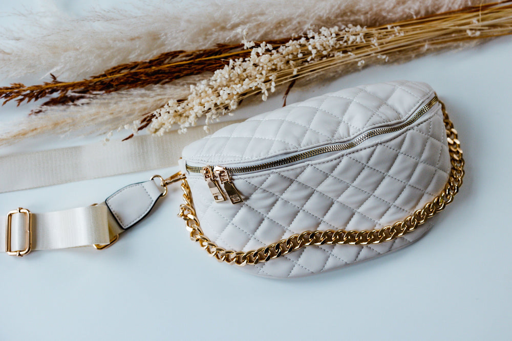 QUILTED SLING BAG WITH CHAIN DETAIL IN BONE
