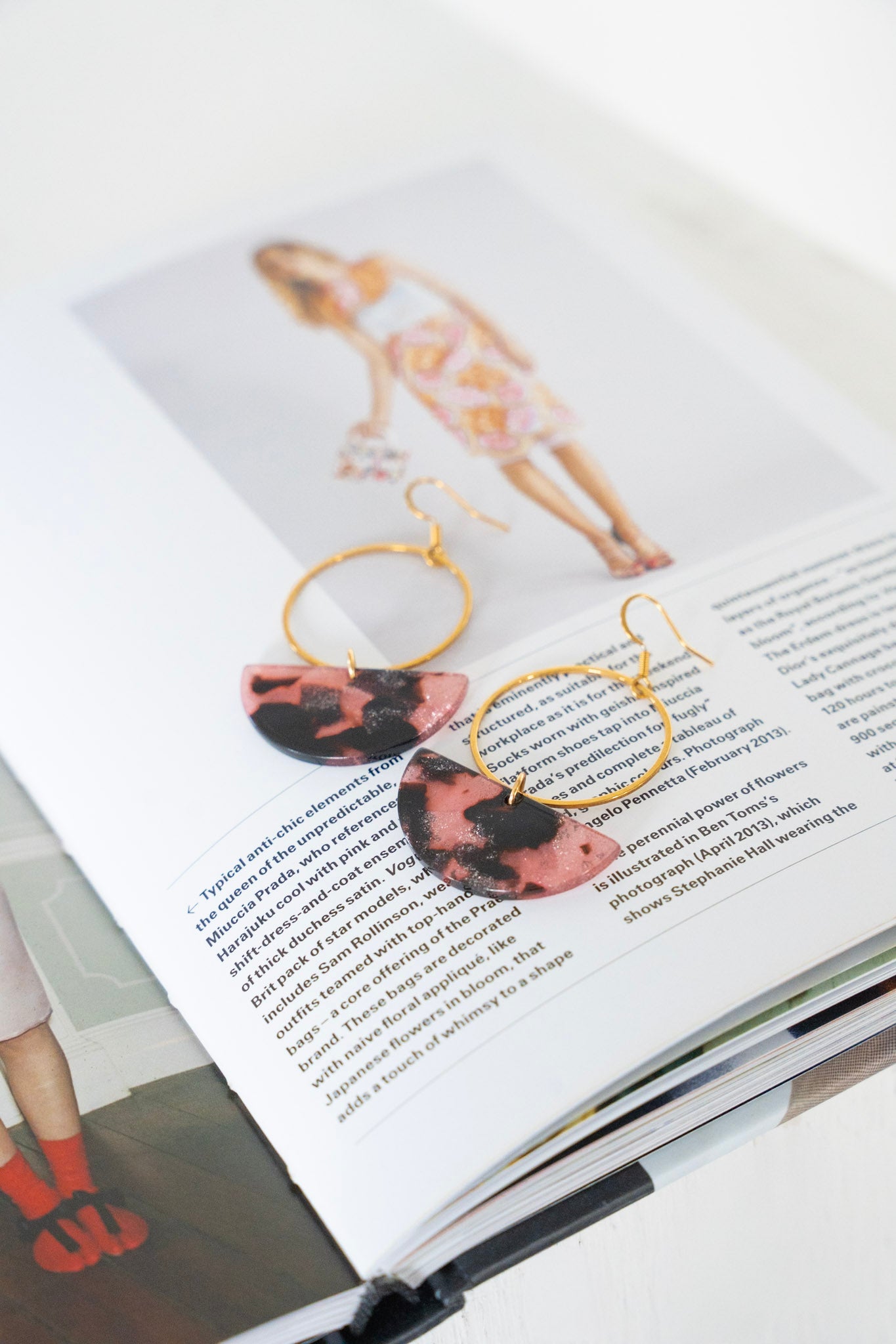 REESE EARRINGS IN PINK GLITTER TORTOISE