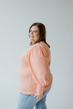 RIBBED BUBBLE SLEEVE TEE IN MELON