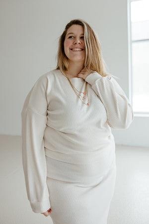 
            
                Load image into Gallery viewer, RIBBED CROPPED SWEATER IN CREAM
            
        