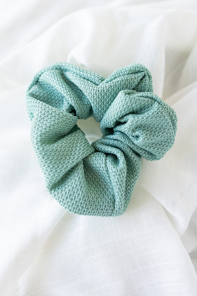 TEXTURED SCRUNCHIE IN SEA GREEN