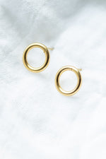 ORIANA STUDS IN LUXE GOLD