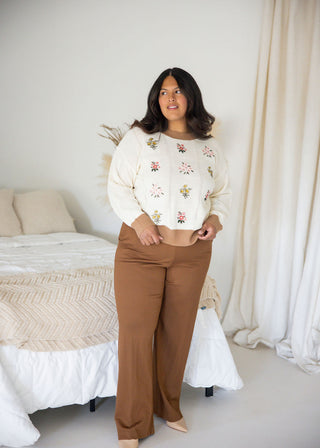 Round Neck Floral Embroidery Sweater Knit Top – Ivory