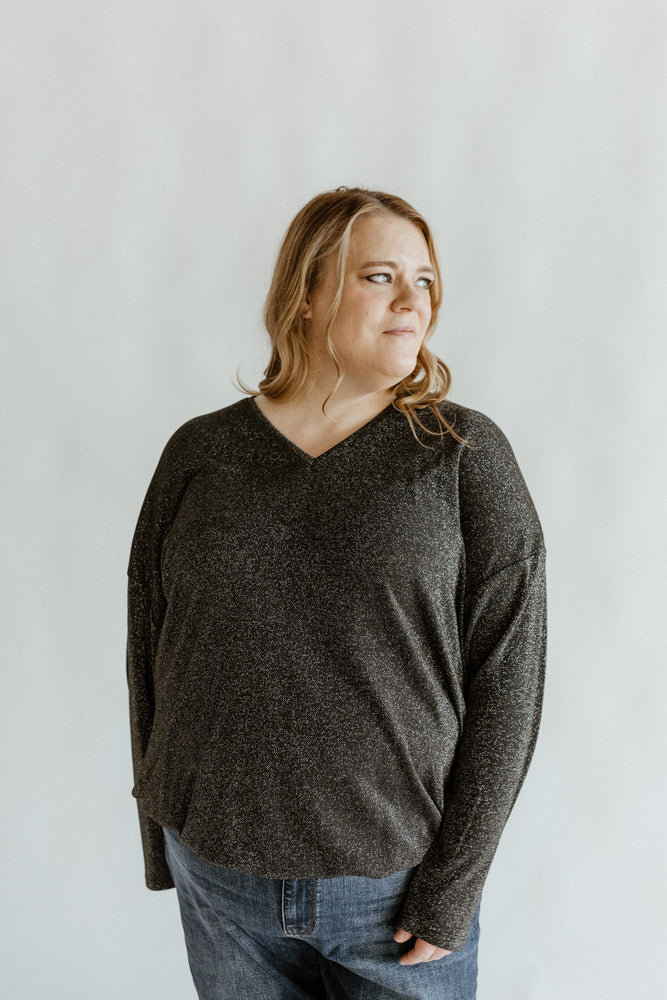 SHIMMERY BANDED HEM SHIRT IN BLACK