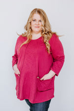 3/4 SLEEVE RAW SEAM TUNIC WITH POCKETS IN CRANBERRY