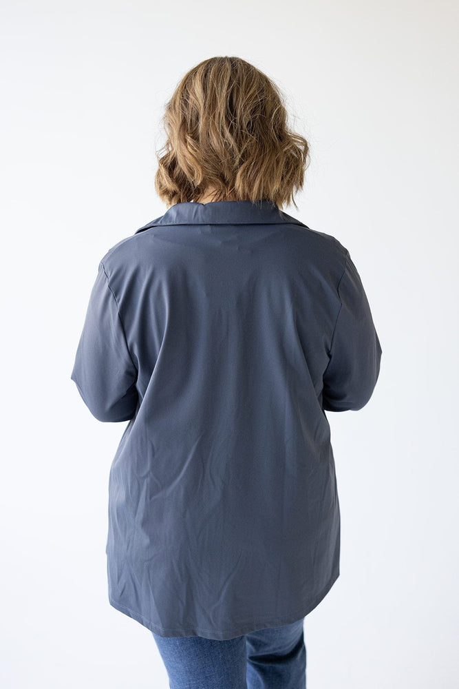 STRETCHY WRINKLE FREE BUTTON-UP BLOUSE IN LEAD