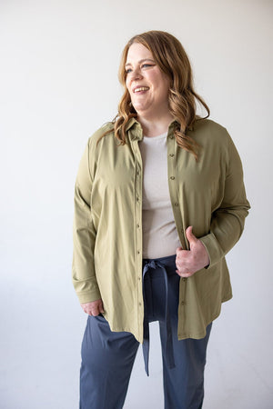 STRETCHY WRINKLE FREE BUTTON-UP BLOUSE IN NETTLE