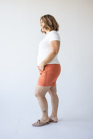 Spanx© STRETCH TWILL SHORTS 6" IN SPICED ORANGE