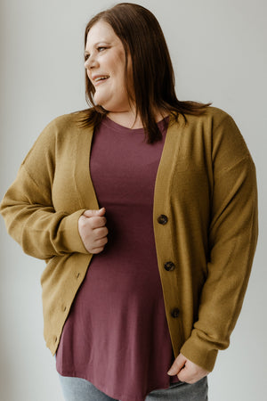 TEXTURED BUTTON FRONT CARDIGAN IN GOLDEN OLIVE