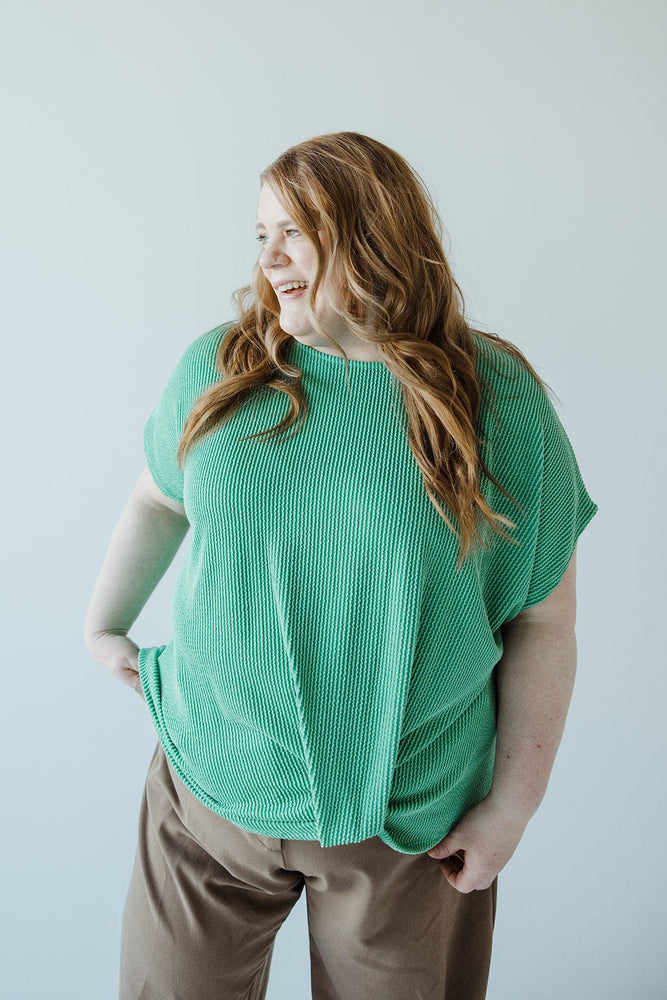 TEXTURED TWIST FRONT TEE IN KELLY GREEN