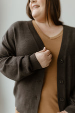 TEXTURED BUTTON FRONT CARDIGAN IN FOSSIL