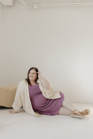 TEXTURED KNEE LENGTH DRESS IN DEWBERRY
