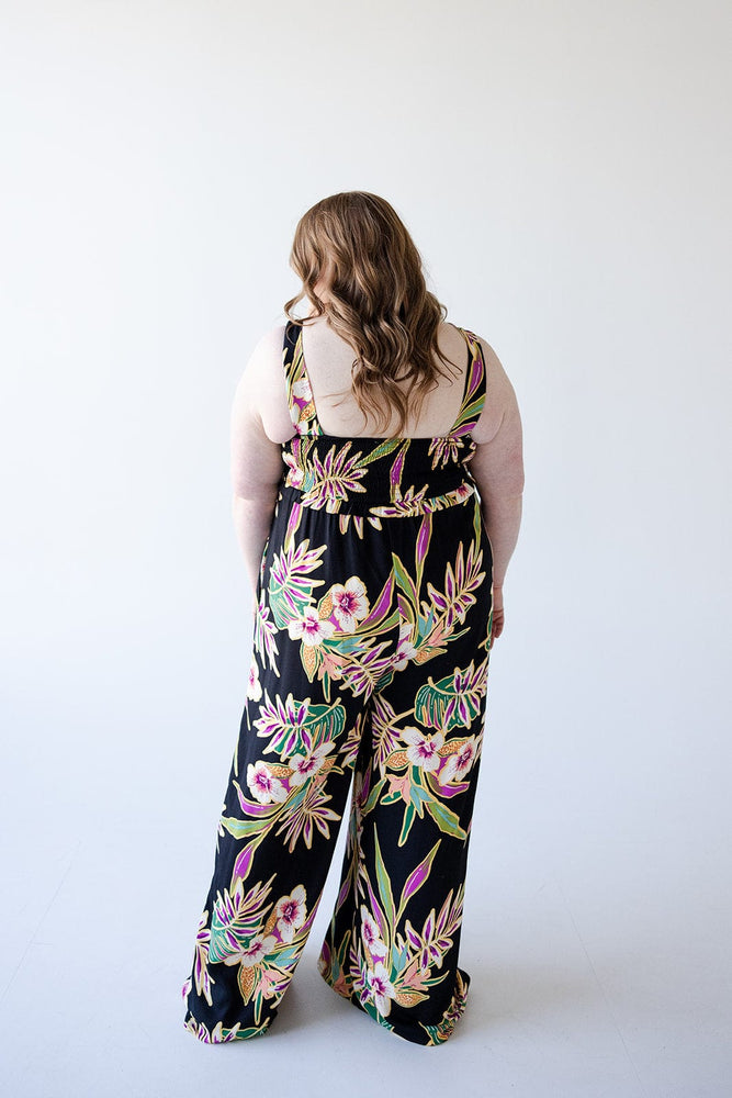 
            
                Load image into Gallery viewer, TROPICAL FLORAL JUMPSUIT
            
        