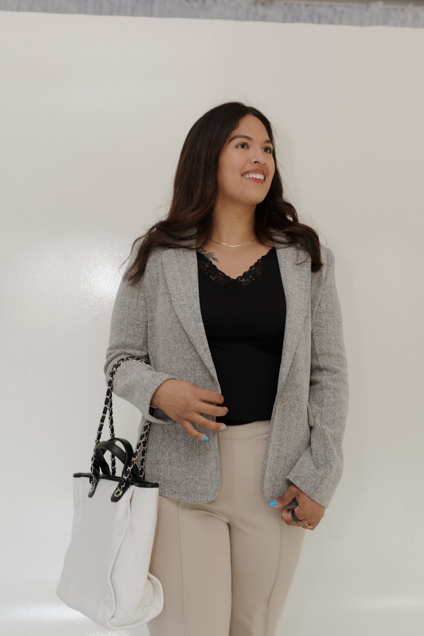 Elevate your style with the Tweed Chain Tote Bag, the perfect blend of sophistication and practicality. Featuring elegant chain handles and a timeless tweed design, this tote is a must-have for those who appreciate both fashion and function. Whether you're heading to the office, brunch, or a casual day out, it offers ample space for all your essentials while adding a chic touch to any outfit.