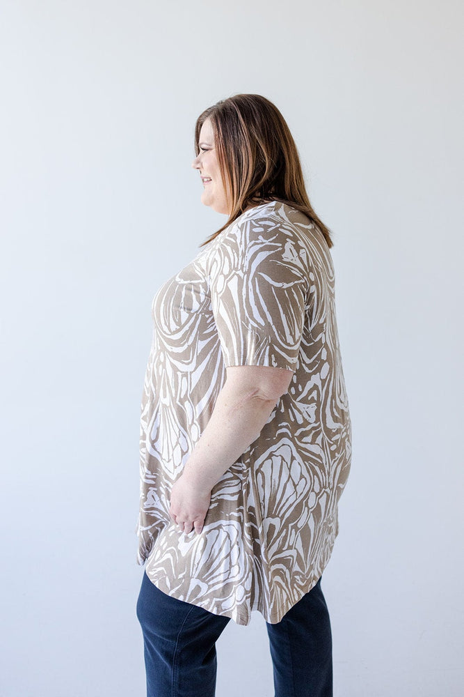 V-NECK ABSTRACT PRINT TUNIC IN SAND AND OFF-WHITE