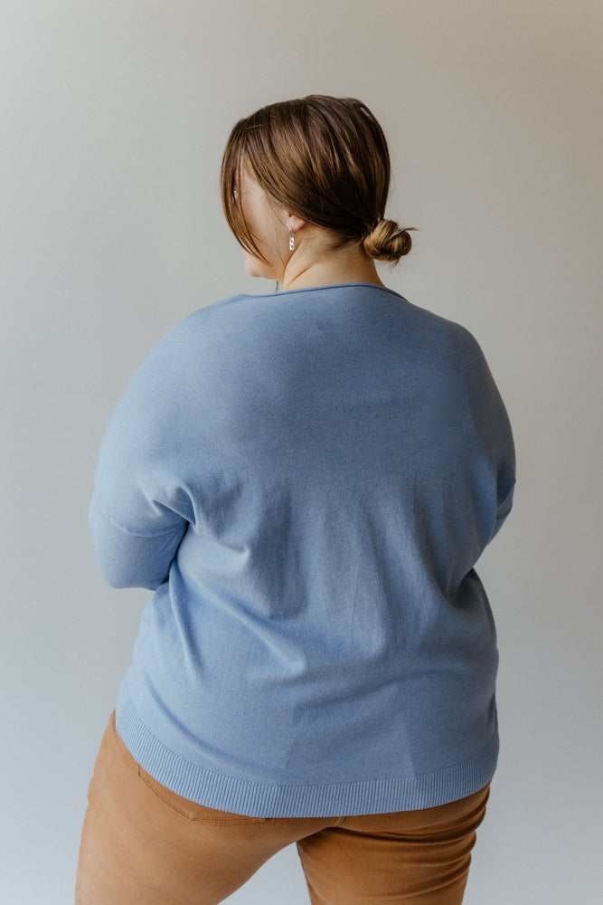 V-NECK FRONT SEAM SWEATER IN AUTUMN SKY