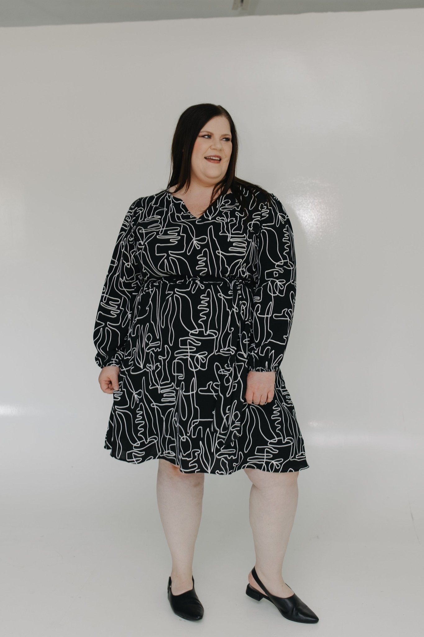 ABSTRACT PATTERN KNEE - LENGTH DRESS WITH LONG SLEEVES - Love Marlow