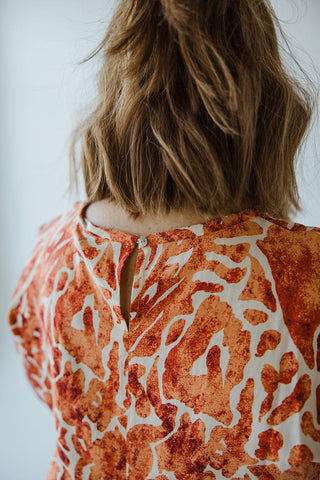 ABSTRACT PRINT BLOUSE WITH TIE DETAIL IN HAWAIIAN HIBISCUS - Love Marlow
