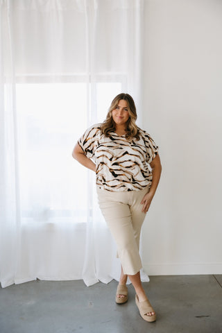 ABSTRACT PRINT TEE WITH BANDED HEM - Love Marlow