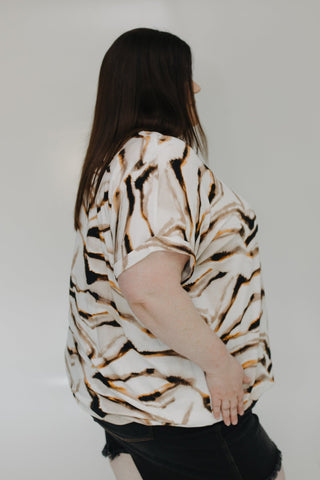 ABSTRACT PRINT TEE WITH BANDED HEM - Love Marlow