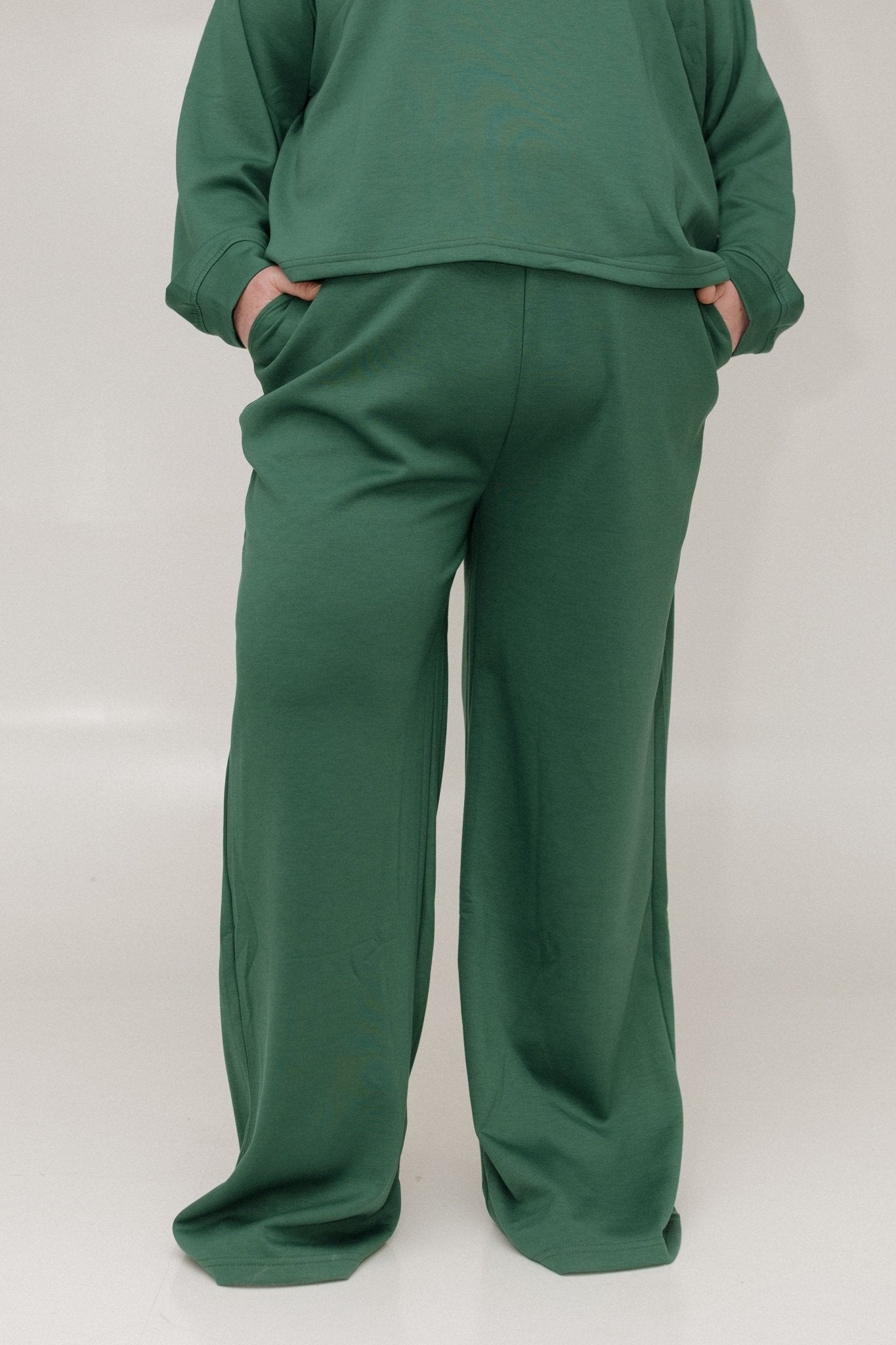 AIRLUXE STRAIGHT LEG PANTS IN EMERALD - Love Marlow
