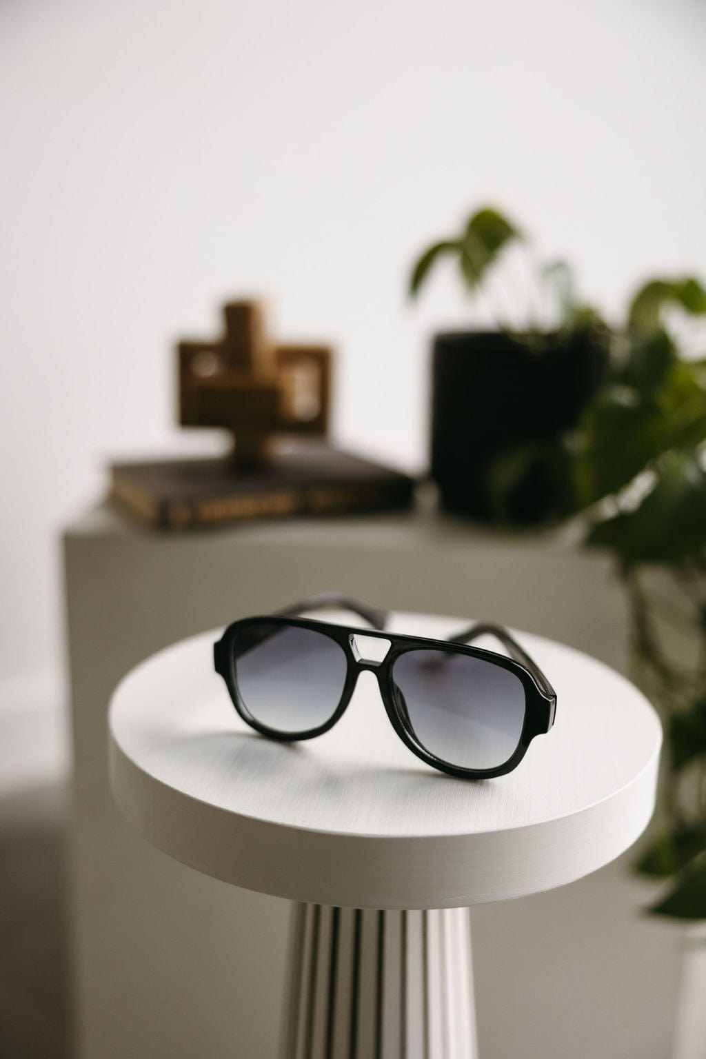 BARI BARI SUNGLASSES IN BLACK - Love Marlow