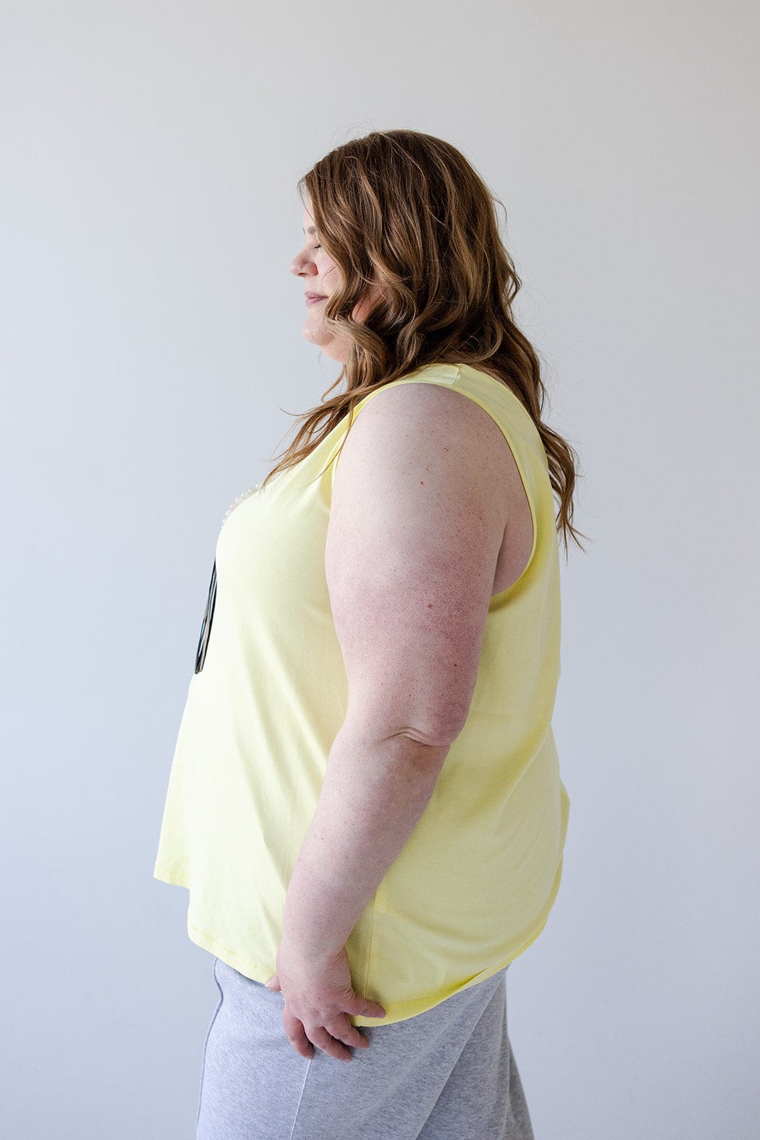 BASIC SCOOP NECK TANK IN SUNSHINE - Love Marlow