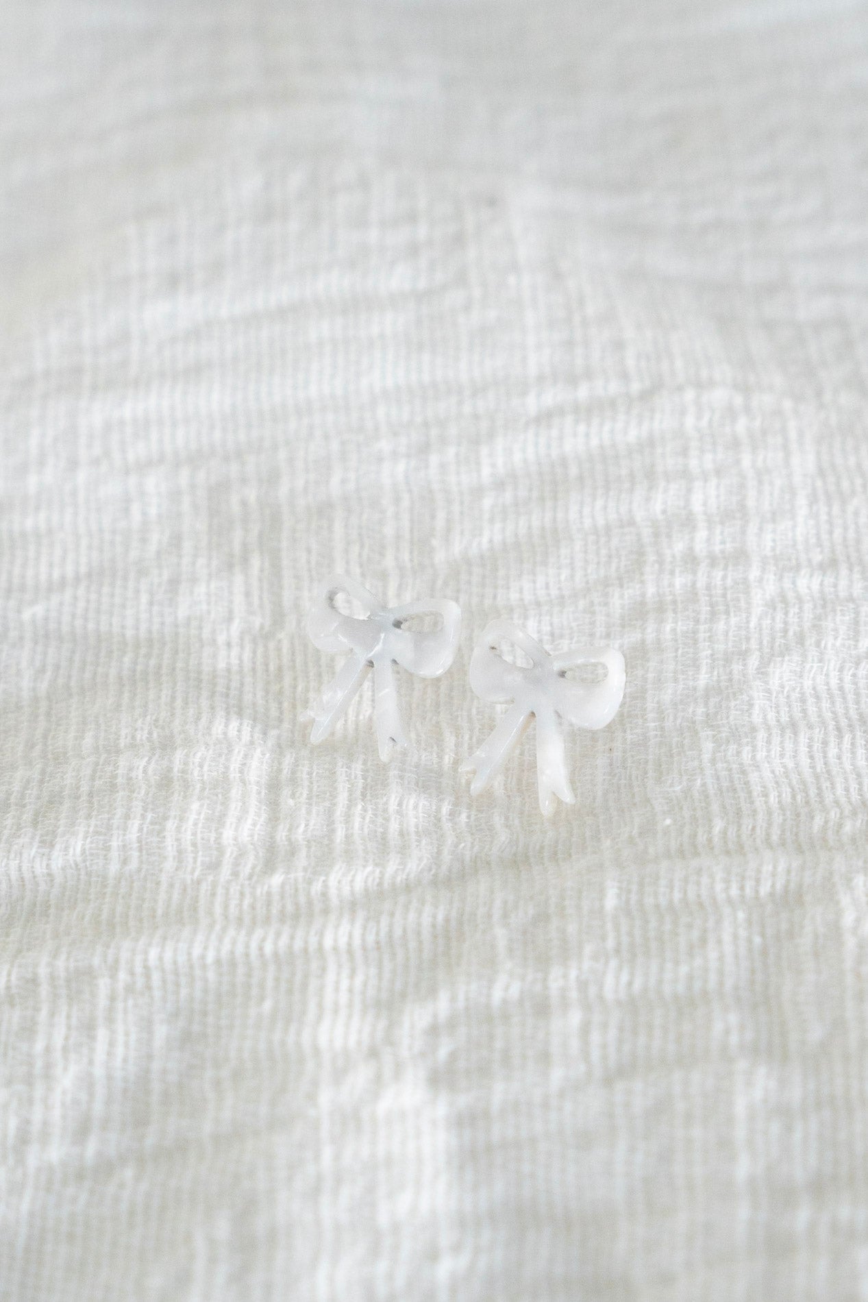 BOW STUDS IN PEARL - Love Marlow