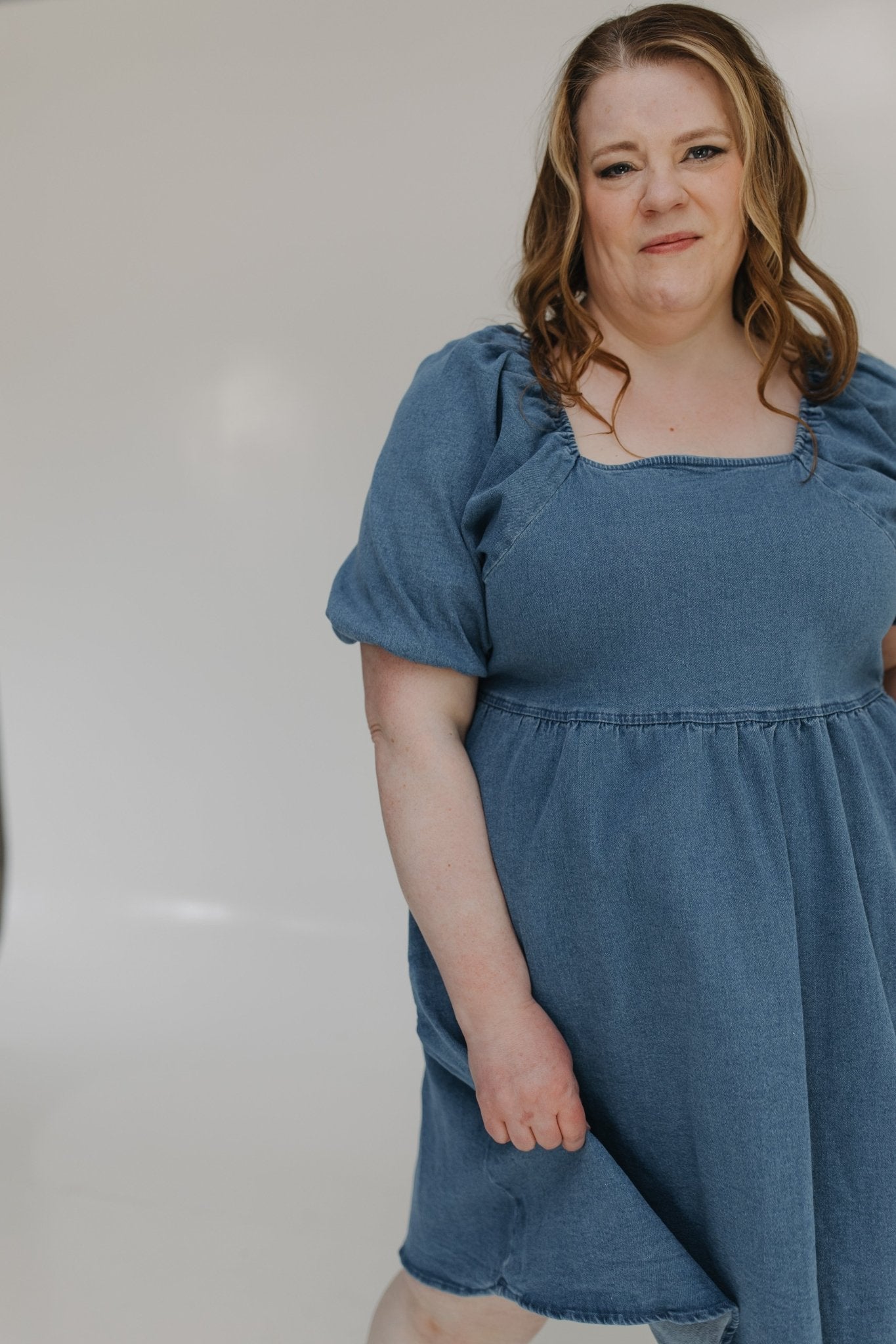 BUBBLE SLEEVE DENIM DRESS IN DARK MEDIUM WASH - Love Marlow