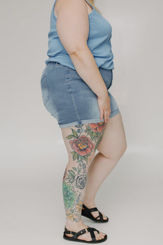 BUTTON FLY CUFFED SHORTS IN LIGHT WASH - Love Marlow