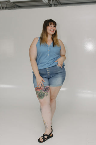 BUTTON FLY CUFFED SHORTS IN LIGHT WASH - Love Marlow