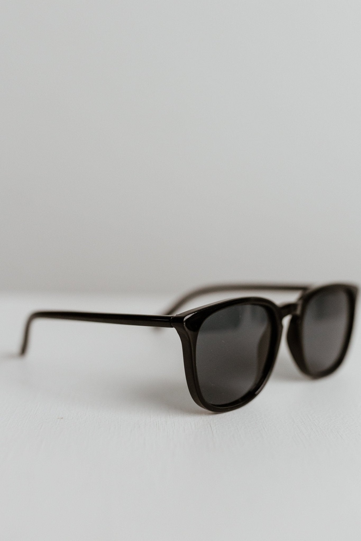 CANCUN SUNGLASSES IN BLACK - Love Marlow
