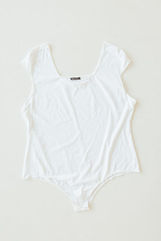 CAP SLEEVED BODYSUIT IN WHITE - Love Marlow