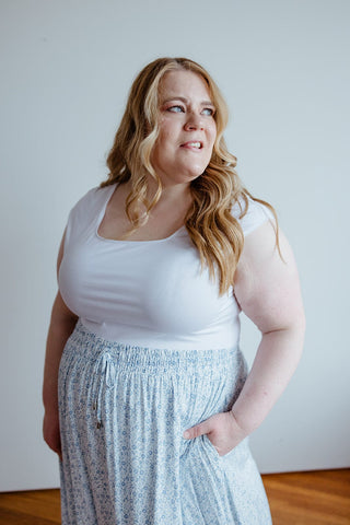 CAP SLEEVED BODYSUIT IN WHITE - Love Marlow