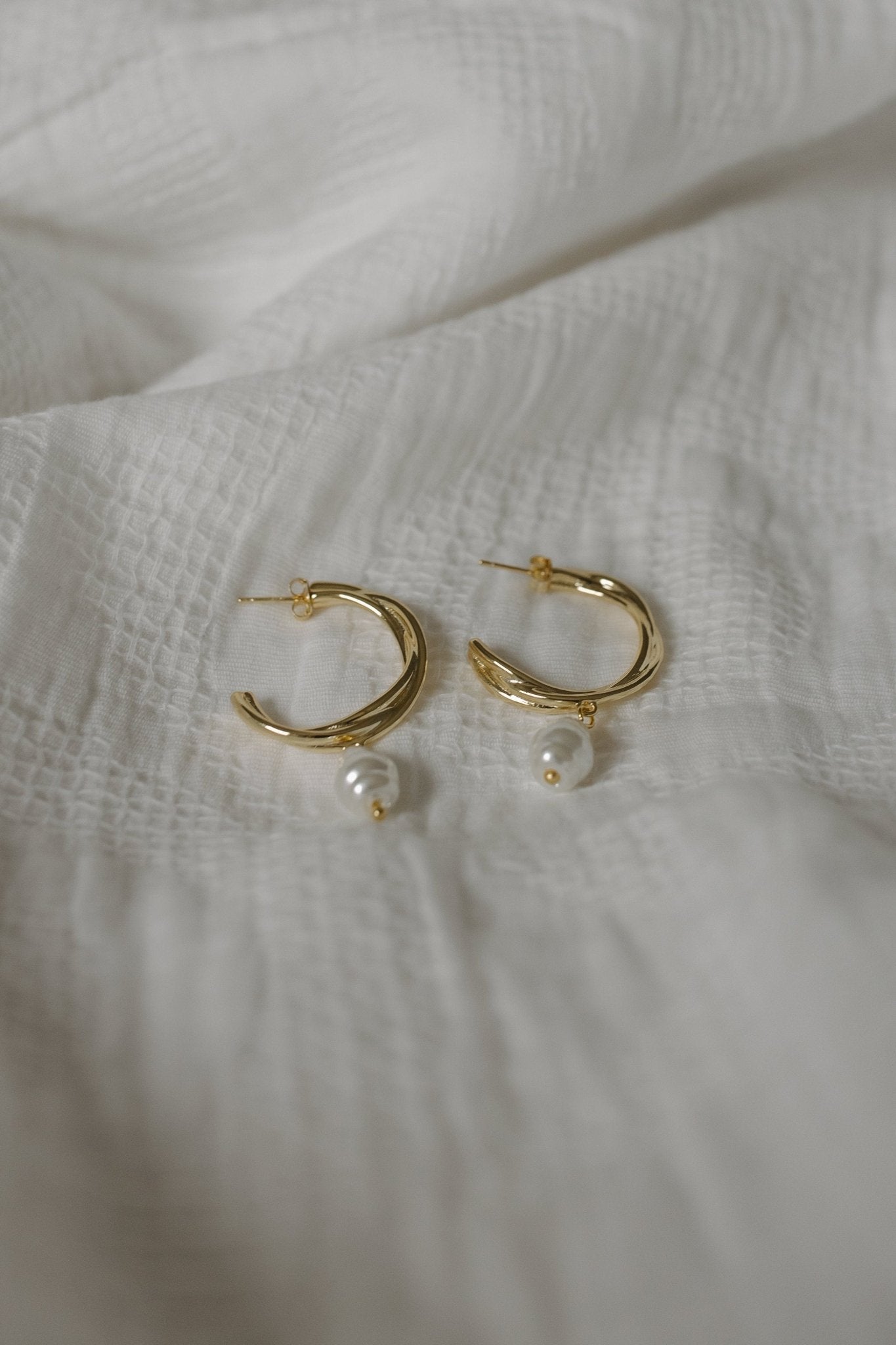 CELESTE TWISTED PEARL DROP HOOPS - Love Marlow