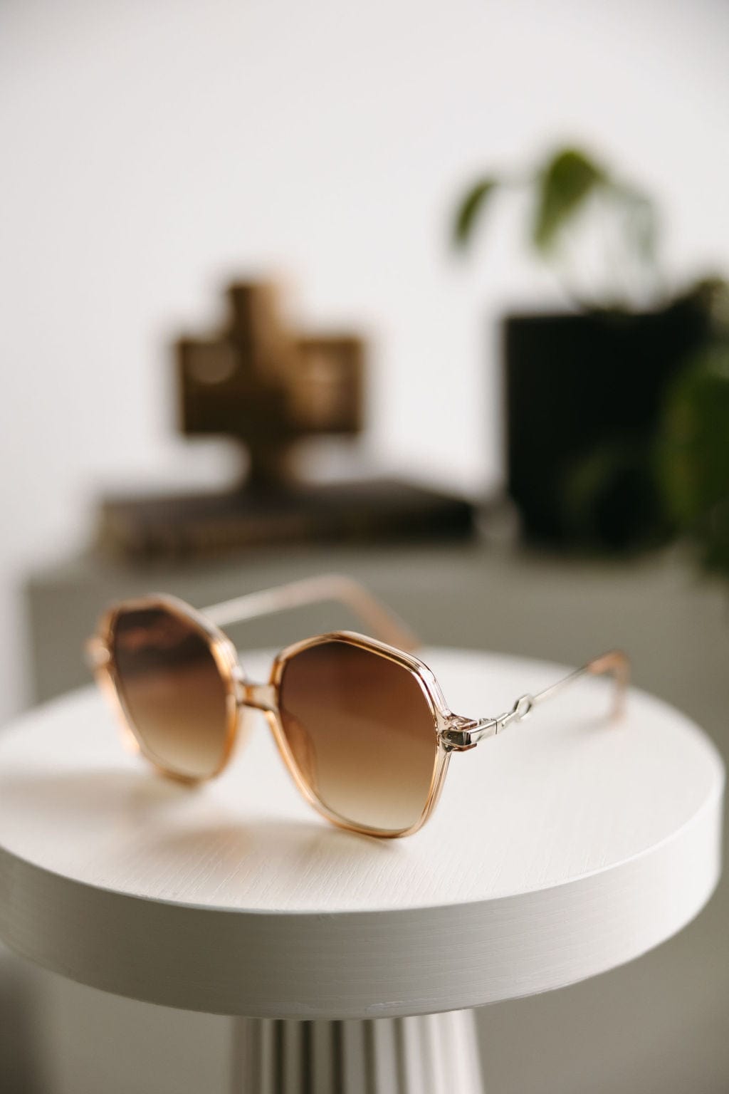 CHAMAREE SUNGLASSES IN AMBER - Love Marlow