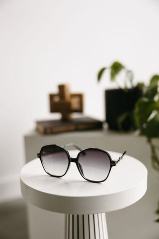 CHAMAREE SUNGLASSES IN BLACK - Love Marlow