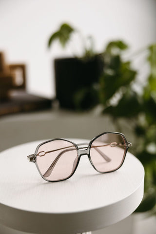CHAMAREE SUNGLASSES IN SMOKE - Love Marlow