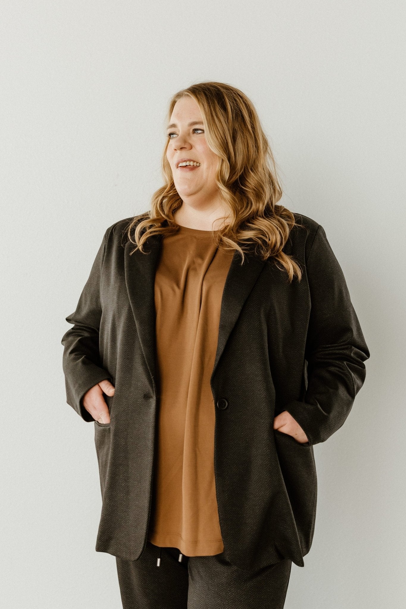 CHEVRON PRINT BLACK AND GREY BLAZER - Love Marlow