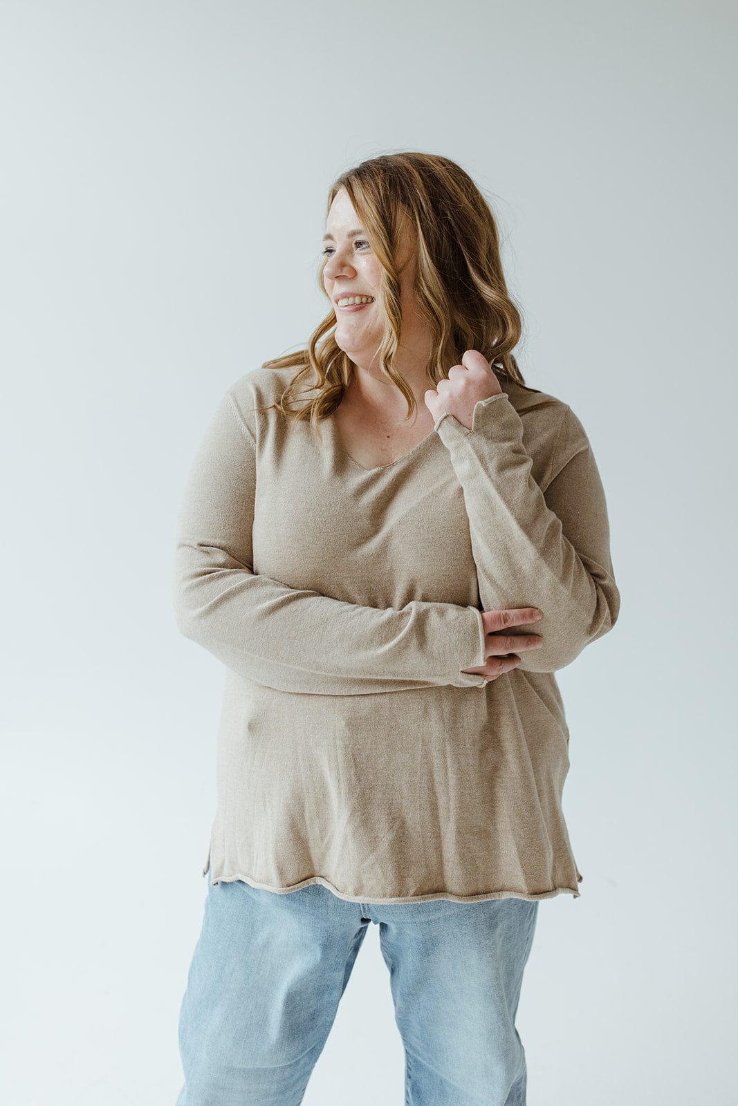 CLASSIC V - NECK SWEATER WITH RAW EDGE IN CHESTNUT - Love Marlow