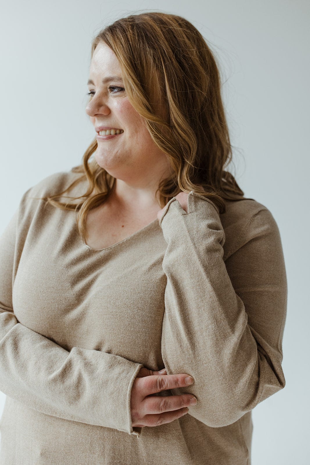 CLASSIC V - NECK SWEATER WITH RAW EDGE IN CHESTNUT - Love Marlow