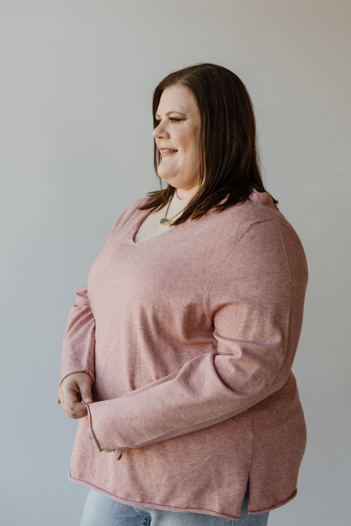 CLASSIC V - NECK SWEATER WITH RAW EDGE IN WOODROSE - Love Marlow