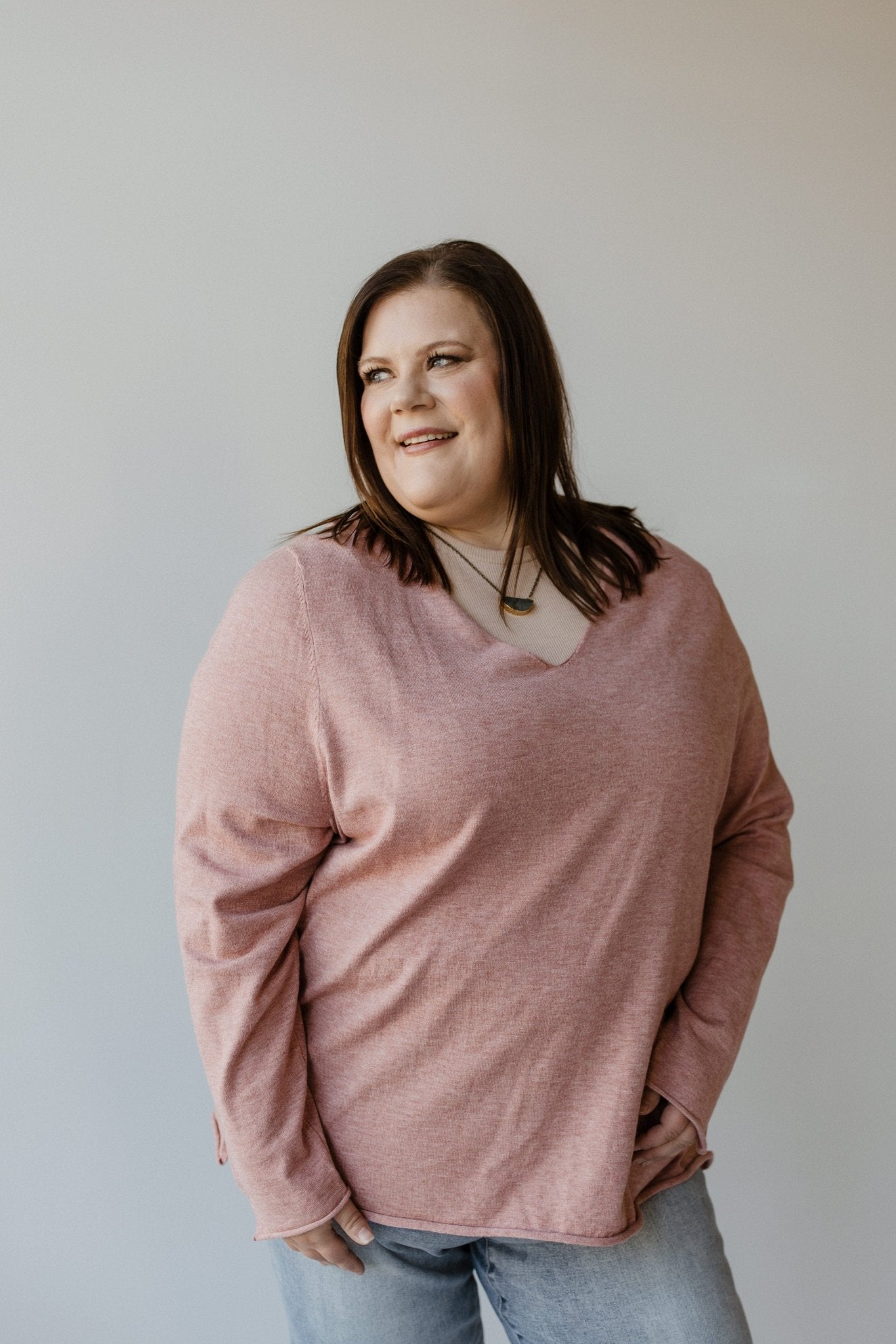 CLASSIC V - NECK SWEATER WITH RAW EDGE IN WOODROSE - Love Marlow