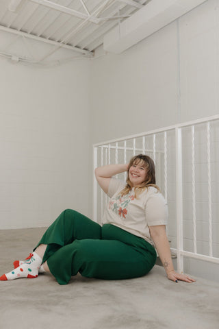 COQUETTE CHRISTMAS BOW CREWNECK GRAPHIC TEE - Love Marlow