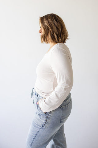 CROPPED LONG SLEEVE RIBBED TEE IN VANILLA - Love Marlow