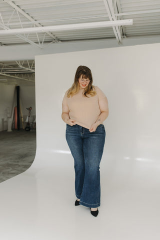 CROPPED SHORT SLEEVE RIBBED TEE IN OATMEAL - Love Marlow