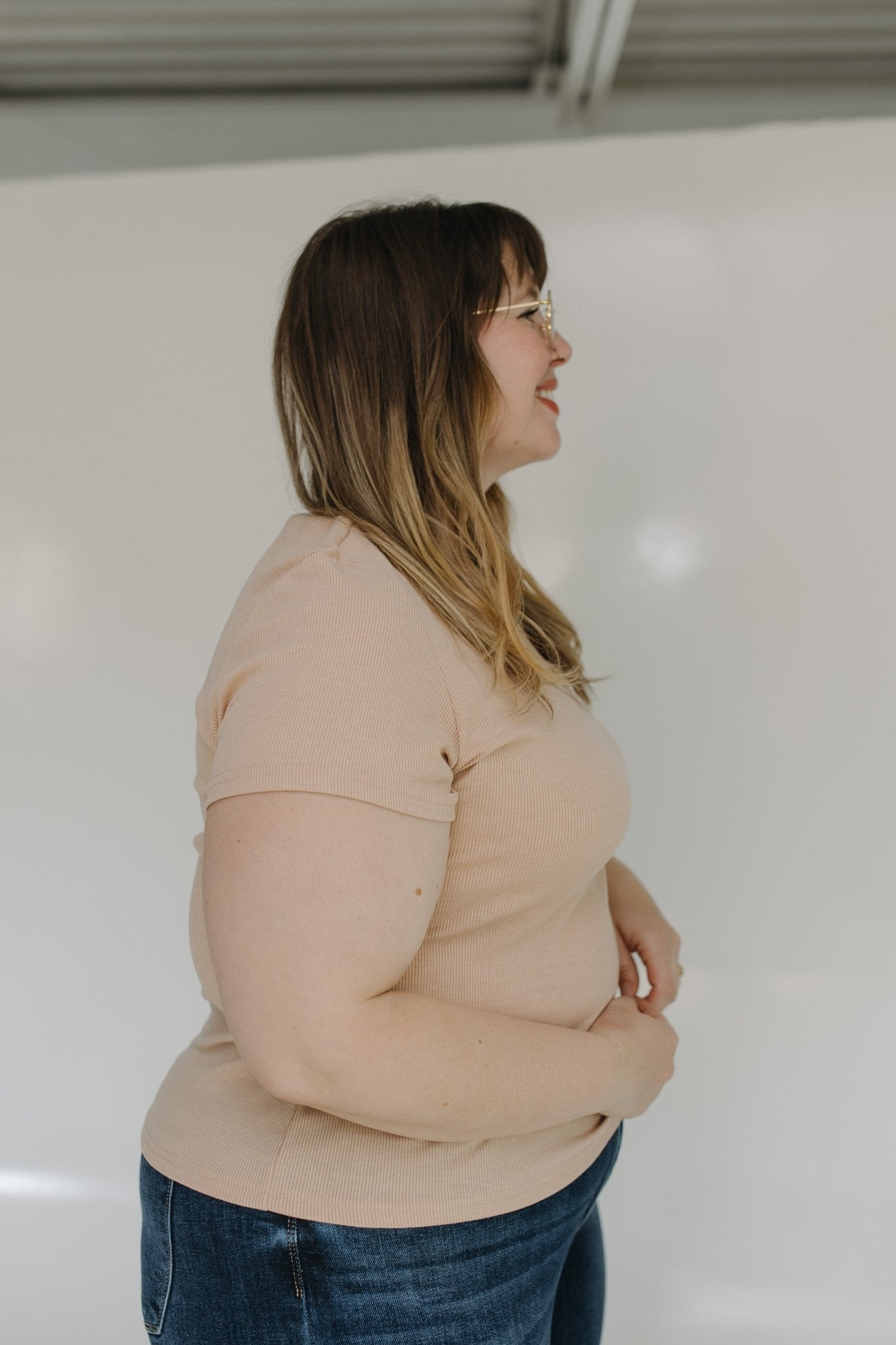 CROPPED SHORT SLEEVE RIBBED TEE IN OATMEAL - Love Marlow