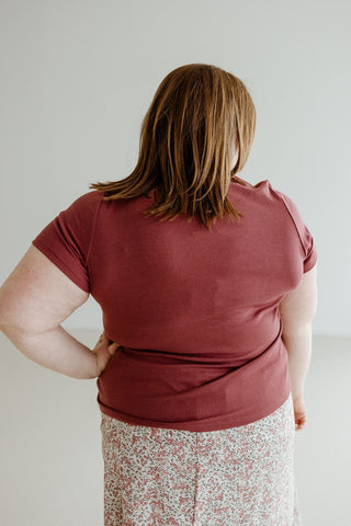 CROPPED SHORT SLEEVE RIBBED TEE IN PLUM - L - Love Marlow